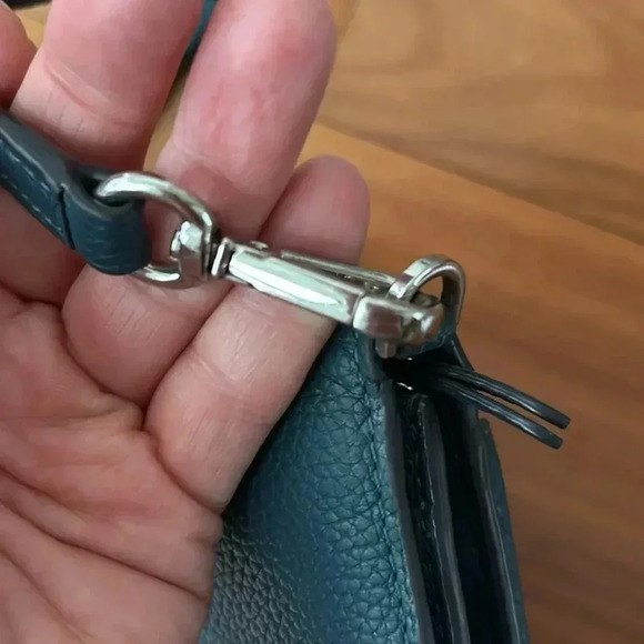 Michael Kors crossbody - Picture 8 of 11